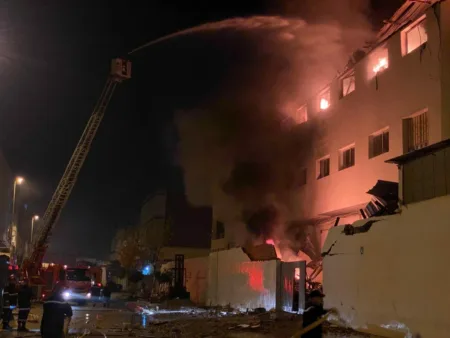 إخماد حريق مهول في معمل للنسيج بطنجة وسط خسائر مادية كبيرة (+فيديو) إخماد حريق مهول في معمل للنسيج بطنجة وسط خسائر مادية كبيرة (+فيديو)