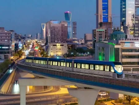 إنطلاق أطول قطار من دون سائق في العالم، الأضخم في منطقة الشرق الأوسط.