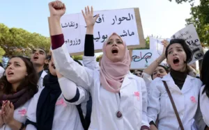 طلبة المدرسة العليا للتربية و التكوين بأكادير يستنجدون بالسيد الوزير لرفع الحيف عنهم و يهددون بالتصعيد و مقاطعة الأعمال التربوية