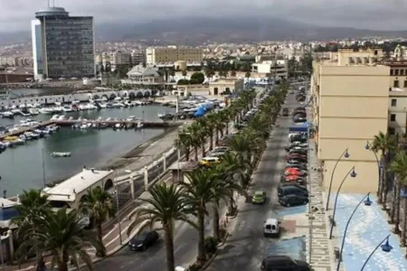 2000 مغربي يواجهون "مأزقا" إداريا في مليلية المحتلة