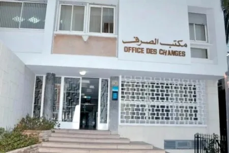 مكتب الصرف يتصدى لعمليات تهريب العملة الصعبة في رحلات نهاية السنة
