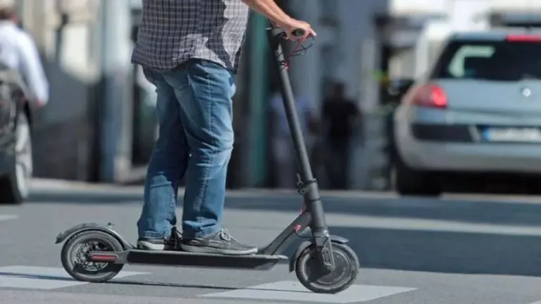 الإطاحة بالعصابة المتخصصة في النصب على الراغبين في اقتناء الدراجات الكهربائية عبر شبكة الانترنيت.