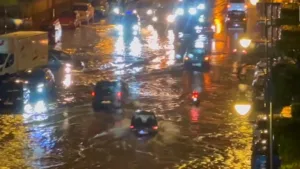 أمطار غزيرة تغرق أحياء بطنجة.. فيضانات وأضرار دون خسائر بشرية