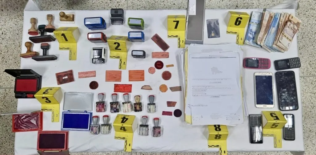تفكيك شبكة للتزوير بطنجة وحجز أختام رسمية ووثائق مشبوهة 