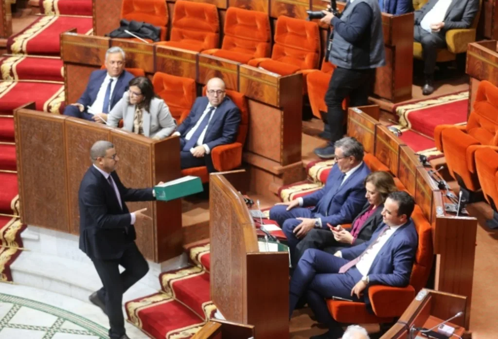 من داخل البرلمان: هدية من حزب معارض لرئيس الحكومة