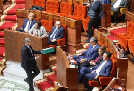 من داخل البرلمان: هدية من حزب معارض لرئيس الحكومة
