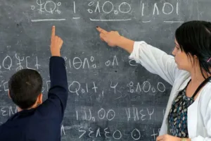  برادة: تكوين 3000 أستاذ جديد لتعميم تدريس الأمازيغية في الابتدائي