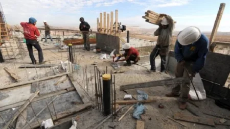 "المونديال" يلهب أجور اليد العاملة في مجال البناء