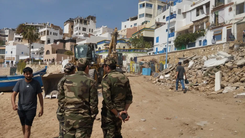 أكادير : الهدم يطال بنايات غير قانونية من الملك العام استعدادًا لمشاريع تنموية(+صور)