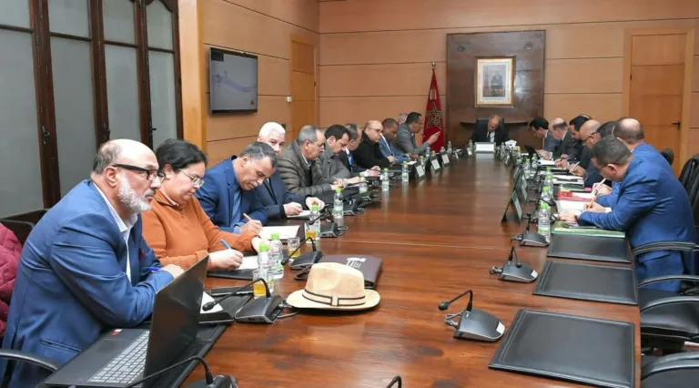 وزارة التعليم تلتزم بتنزيل الاتفاقات القطاعية: لقاء حاسم مع النقابات