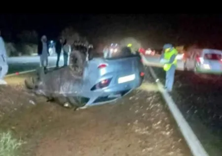 انقلاب سيارة سياحية على الطريق السريع بين أكادير و تارودانت