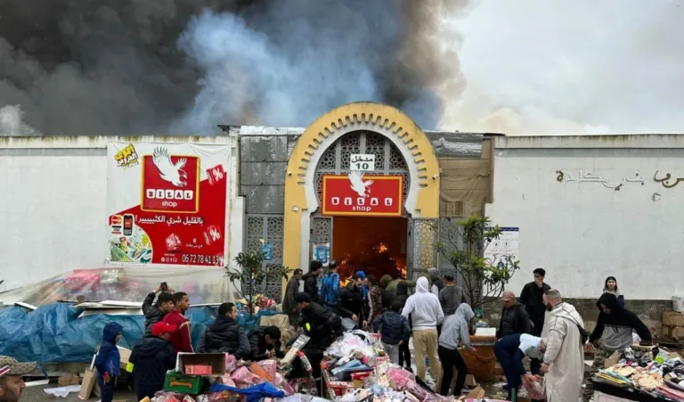 حريق مهول يلتهم سوق “أرض الدولة” بطنجة ويخلف خسائر مادية كبيرة