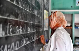 أساتذة الأمازيغية يرفعون شكاوى “التمييز” و”الإقصاء” إلى أخنوش، وسط مطالب بفتح تحقيق في الموضوع