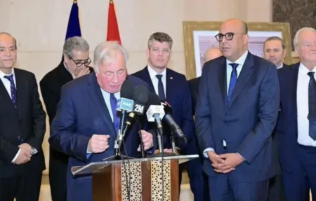 فرنسا تؤكد دعمها لسيادة المغرب على الصحراء: رئيس مجلس الشيوخ الفرنسي يشيد بمخطط الحكم الذاتي فرنسا تؤكد دعمها لسيادة المغرب على الصحراء: رئيس مجلس الشيوخ الفرنسي يشيد بمخطط الحكم الذاتي