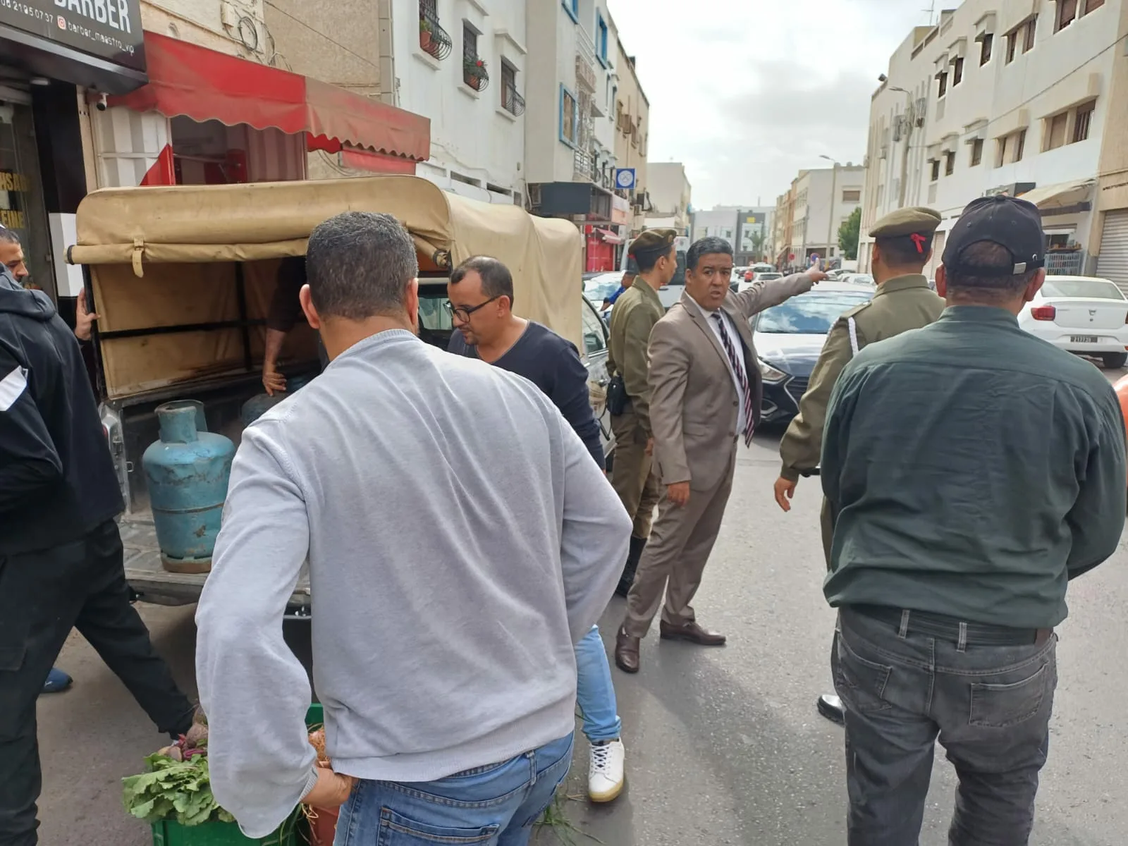 تحرير الملك العمومي بأكادير.. حملة واسعة تعيد النظام إلى الشوارع (+صور)