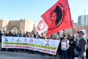 المركزيات النقابية تعتبر الإضراب الوطني “ناجحا”… أحيت الطبقة العاملة و استنكرت تمرير القانون التكبيلي