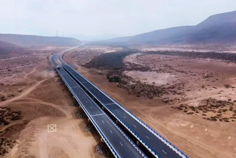 مشروع طريق تزنيت-الداخلة السريع: 30 ألف فرصة عمل سنوياً ودعم كبير للاقتصاد الجنوبي