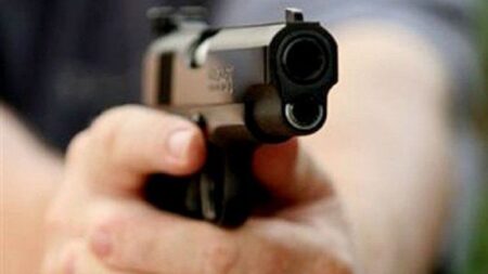فتح تحقيق مع سائق بعثة دبلوماسية أشهر "سلاحاً بلاستيكياً" في وجه مواطن