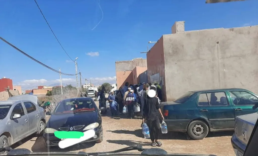 أيت ملول: حشود بشرية تلجأ إلى الآبار و”السقايات” لمواجهة تغير طعم مياه الشرب