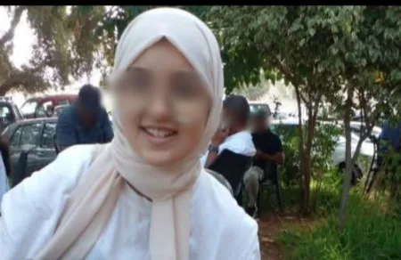 انفراج في ملف التلميذة ملاك: الإفراج عن الأم وتسليم الطفلة لعائلتها وتأجيل المحاكمة انفراج في ملف التلميذة ملاك: الإفراج عن الأم وتسليم الطفلة لعائلتها وتأجيل المحاكمة