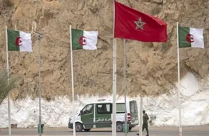 المغرب يتسلم 42 محتجزا من الجزائر