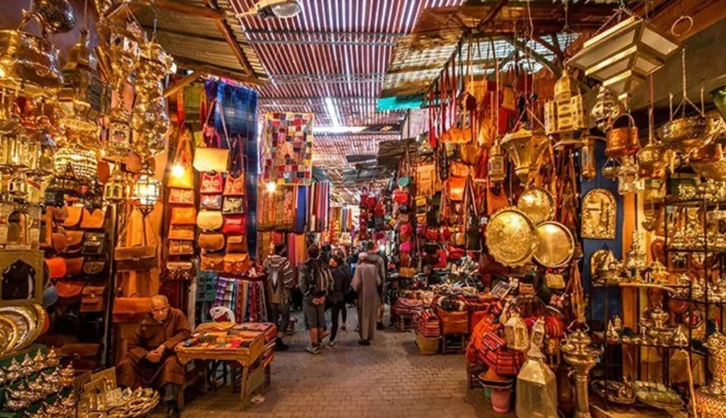 تجار للصناعة التقليدية بأكادير يردون على المجلس الجماعي، و يجددون طلبهم بإزالة أبواب ممر يربطهم بمحلاتهم التجارية