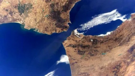التقلبات الجوية توقف حركة الملاحة بين المغرب وإسبانيا