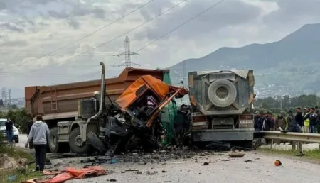 اصطدام بين شاحنتين ينهي حياة شخصين
