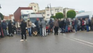 نفاذ "الميثادون" يدفع عشرات الأشخاص للاحتجاج وسط الشارع العام وإغلاق طريق حيوية 6 IMG 20250320 WA0158