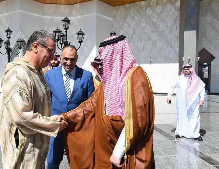 عزيز أخنوش في رحاب المدينة المنورة: زيارة إيمانية للمسجد النبوي