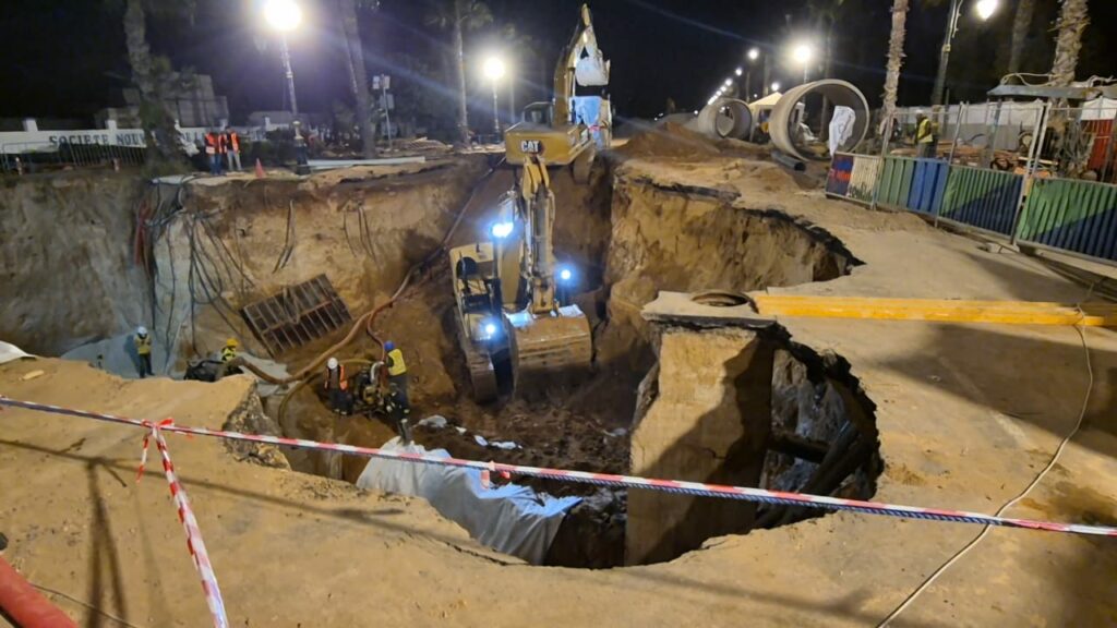 مسؤول بالشركة الجهوية متعددة الخدمات سوس ماسة يكشف مستجدات أشغال ردم الحفرة التي ظهرت بأكادير. (+صور) 3 IMG 20250325 WA0158
