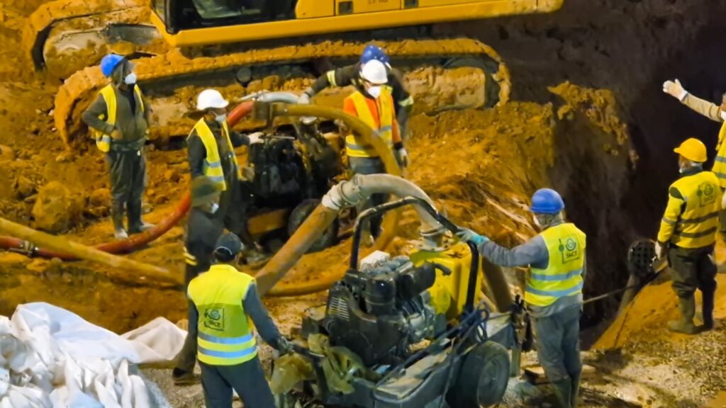 مسؤول بالشركة الجهوية متعددة الخدمات سوس ماسة يكشف مستجدات أشغال ردم الحفرة التي ظهرت بأكادير. (+صور) 8 IMG 20250325 WA0160