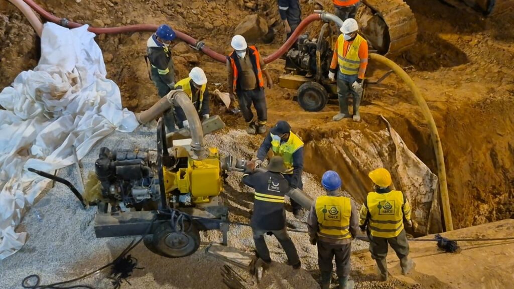 مسؤول بالشركة الجهوية متعددة الخدمات سوس ماسة يكشف مستجدات أشغال ردم الحفرة التي ظهرت بأكادير. (+صور) 12 IMG 20250325 WA0164
