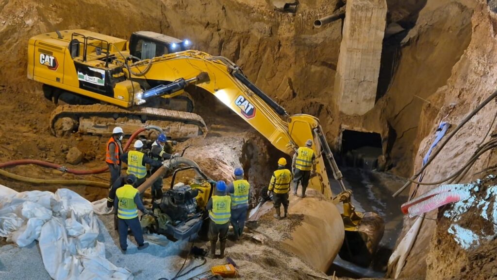 مسؤول بالشركة الجهوية متعددة الخدمات سوس ماسة يكشف مستجدات أشغال ردم الحفرة التي ظهرت بأكادير. (+صور) 28 IMG 20250325 WA0191