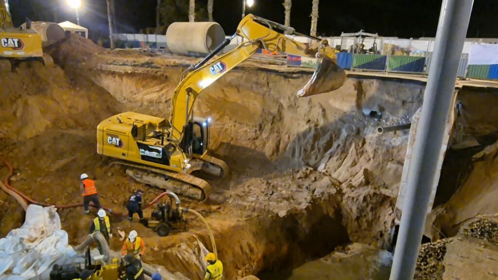 مسؤول بالشركة الجهوية متعددة الخدمات سوس ماسة يكشف مستجدات أشغال ردم الحفرة التي ظهرت بأكادير. (+صور) 44 IMG 20250325 WA0203