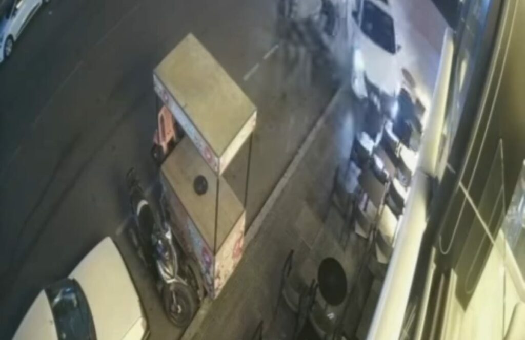 أكادير تهتز على وقع حادث مروع: سيارة مجنونة تقتحم مقهى وتخلف خسائر فادحة