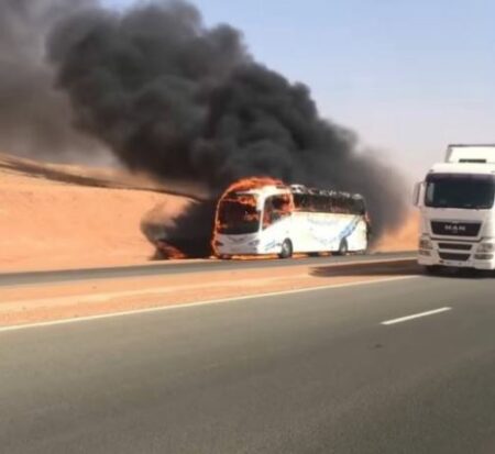 لهيب الرعب على الطريق: احتراق حافلة يثير مخاوف المسافرين قبل العيد