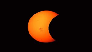 المغرب يشهد كسوفًا جزئيًا للشمس وسط اهتمام واسع من عشاق الفلك 7 Le Maroc est temoin dune eclipse solaire partielle