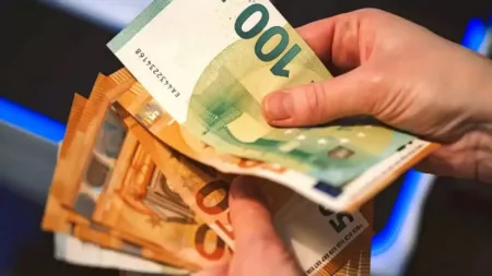 زيادة طفيفة في تحويلات المغاربة المقيمين بالخارج واستثمارات أجنبية تسجل أرقامًا قياسية