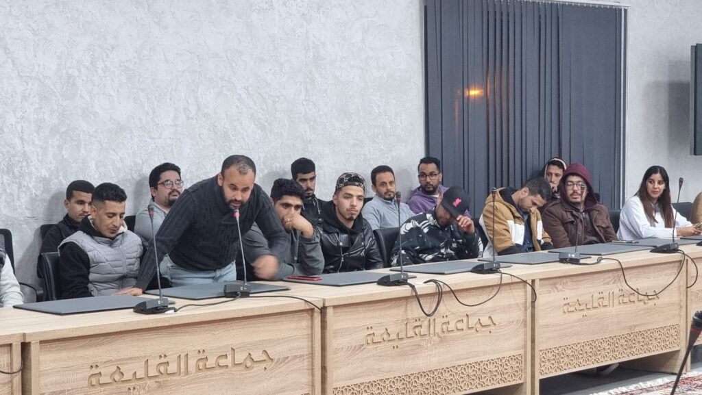 ورشة تكوينية لفائدة المهنيين والمقاولين الشباب بالقليعة بشراكة مع غرفة الصناعة التقليدية سوس ماسة 4 WhatsApp Image 2025 03 20 at 01.01.18 1