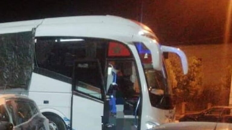 انطلقت من أكادير: رشق حافلة بالحجارة يخلف جرحى، والسلطات الأمنية تدخل على الخط