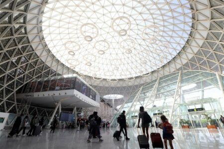 بينها أكادير… "مطارات 2030" تلقى إشادة دولية واسعة، وسط دعوات للاستثمار في البنية التحتية للمطارات