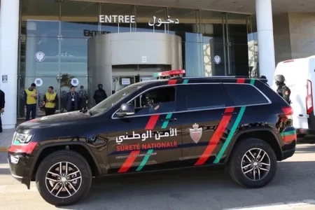 الشرطة تضطر لاستخدام أسلحتها لتوقيف معتد خطير وبحوزته سلاح أبيض الشرطة تضطر لاستخدام أسلحتها لتوقيف معتد خطير وبحوزته سلاح أبيض