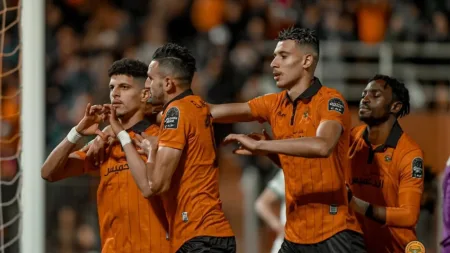 نهضة بركان تضع قدماً في نهائي كأس الكونفدرالية بفوز عريض على النادي القسنطيني الجزائري