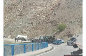 حادث سير خطير يوقع 12 جريحاً من أفراد الجيش الملكي في منطقة وعرة 2 IMG 20250404 WA0145