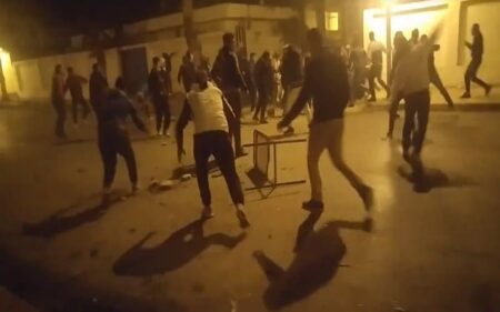 أكادير: مطالب بوضع حد للفوضى المتجددة بإقامة المختار السوسي رغم الحملات الأمنية السابقة أكادير: مطالب بوضع حد للفوضى المتجددة بإقامة المختار السوسي رغم الحملات الأمنية السابقة