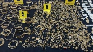 الكشف عن تفاصيل مثيرة في قضية السطو على مليارات المجوهرات من داخل محل للذهب 8 IMG 20250414