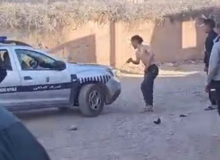 استياء من تهاون عناصر الدرك الملكي في استعمال السلاح الوظيفي لحماية أنفسهم وهيبة الدولة استياء من تهاون عناصر الدرك الملكي في استعمال السلاح الوظيفي لحماية أنفسهم وهيبة الدولة
