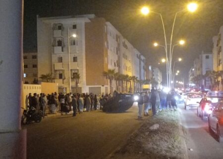 أكادير : انقلاب سيارة خفيفة بسبب السياقة الاستعراضية وتهور الشباب أكادير : انقلاب سيارة خفيفة بسبب السياقة الاستعراضية وتهور الشباب