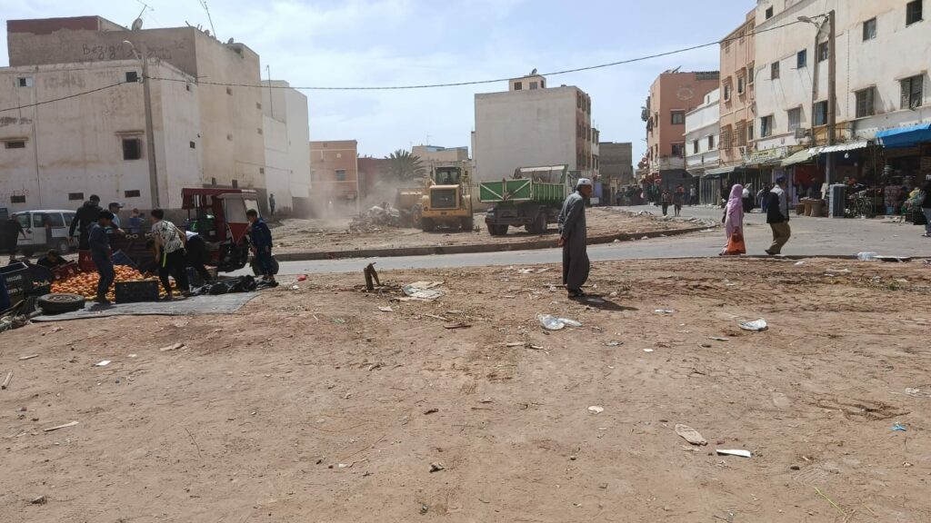 أكادير : حملة مكثفة لتحرير الملك العمومي وإزالة العوائق بحي بنسركاو (+ صور وفيديو) 6 WhatsApp Image 2025 04 17 at 15.53.36 1